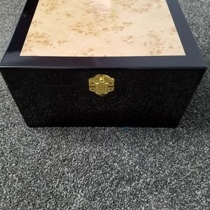 Jewelry box
